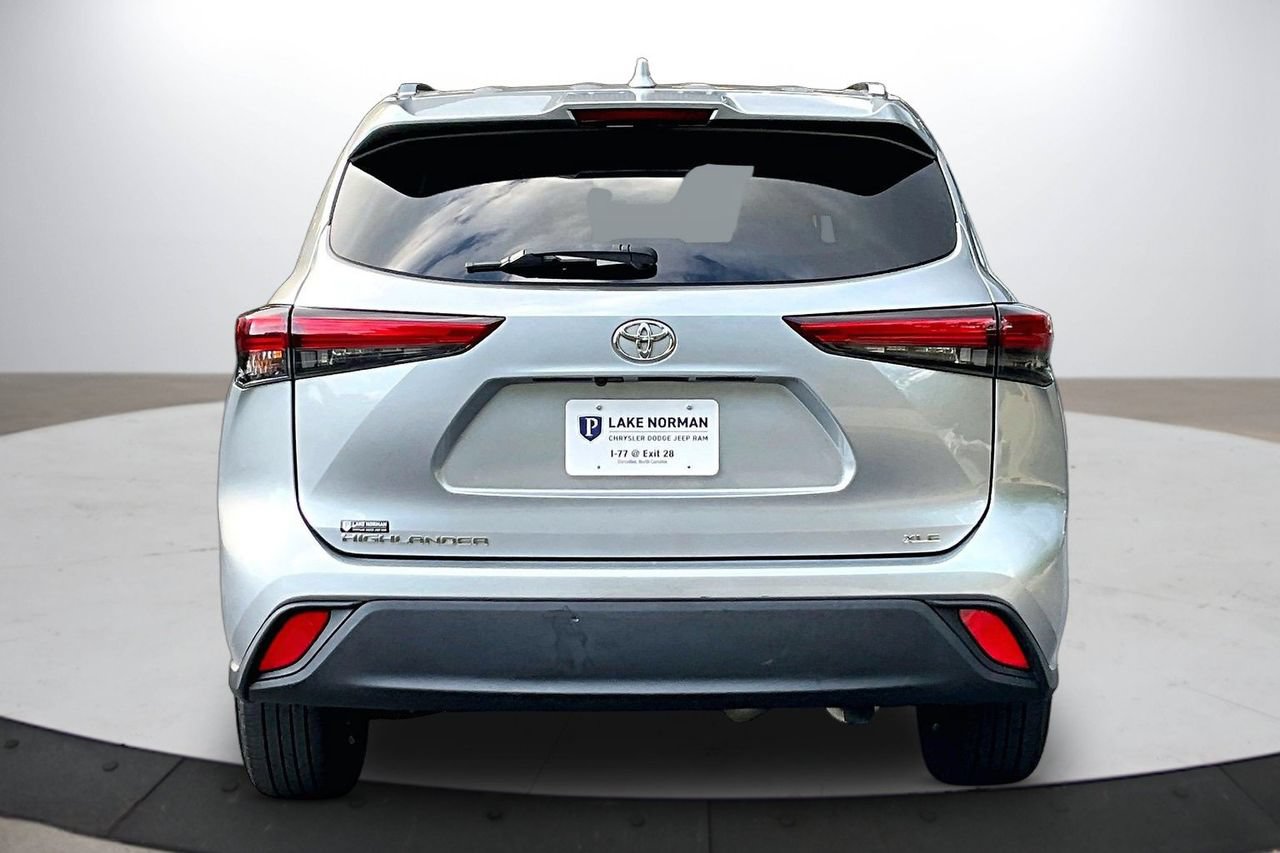 Used 2021 Toyota Highlander XLE FWD image 8