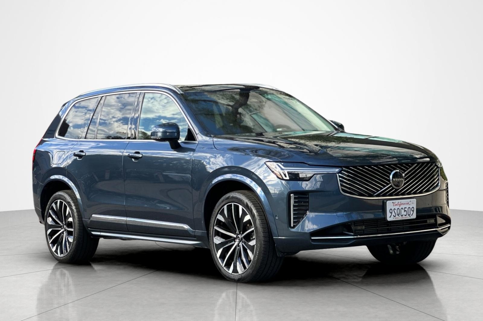 Used 2025 Volvo XC90 T8 Ultra w/ Protection Package Premier AWD/4WD image 7