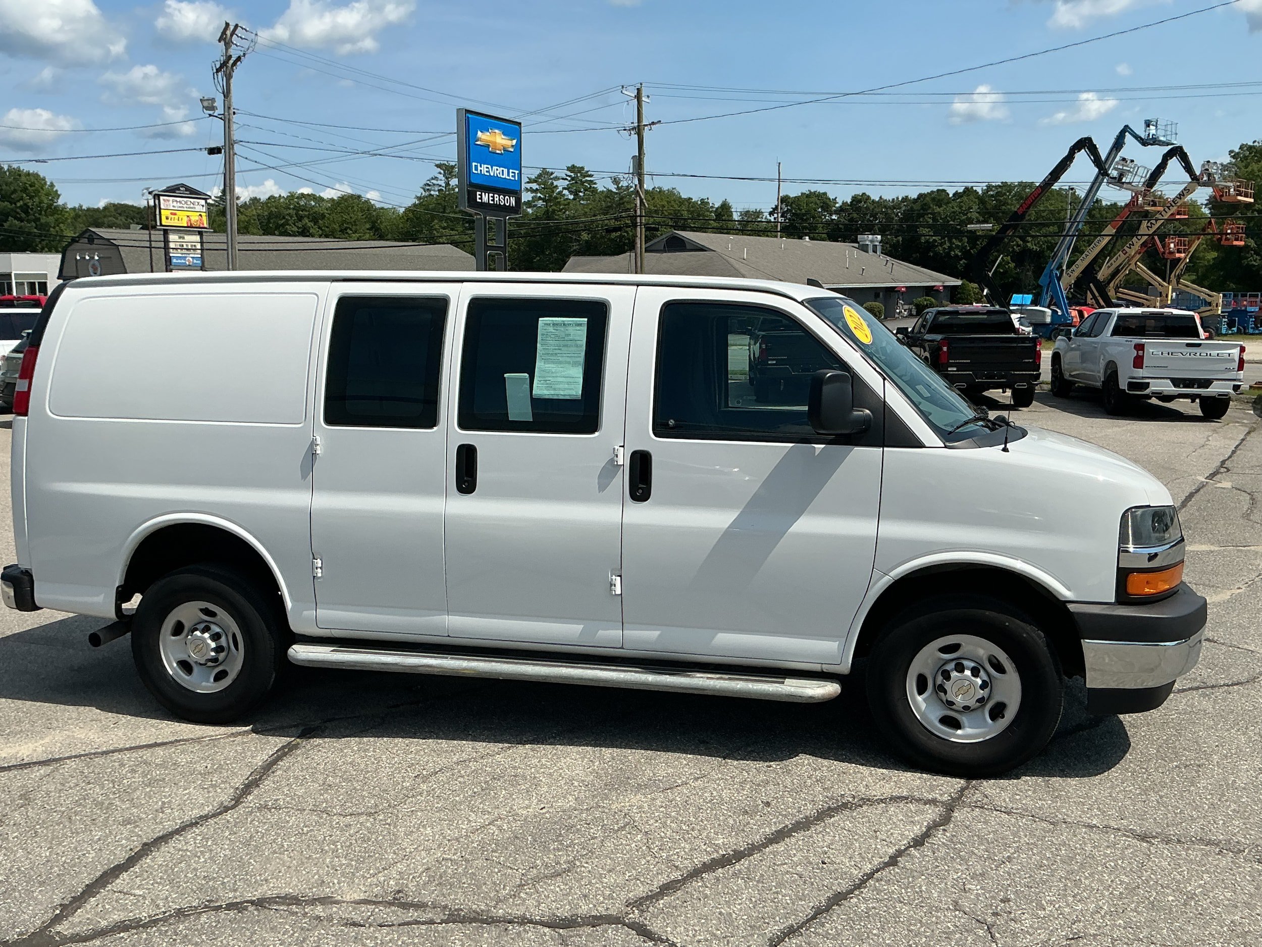 Certified 2022 Chevrolet Express 2500 w/ Driver Convenience Package RWD image 4