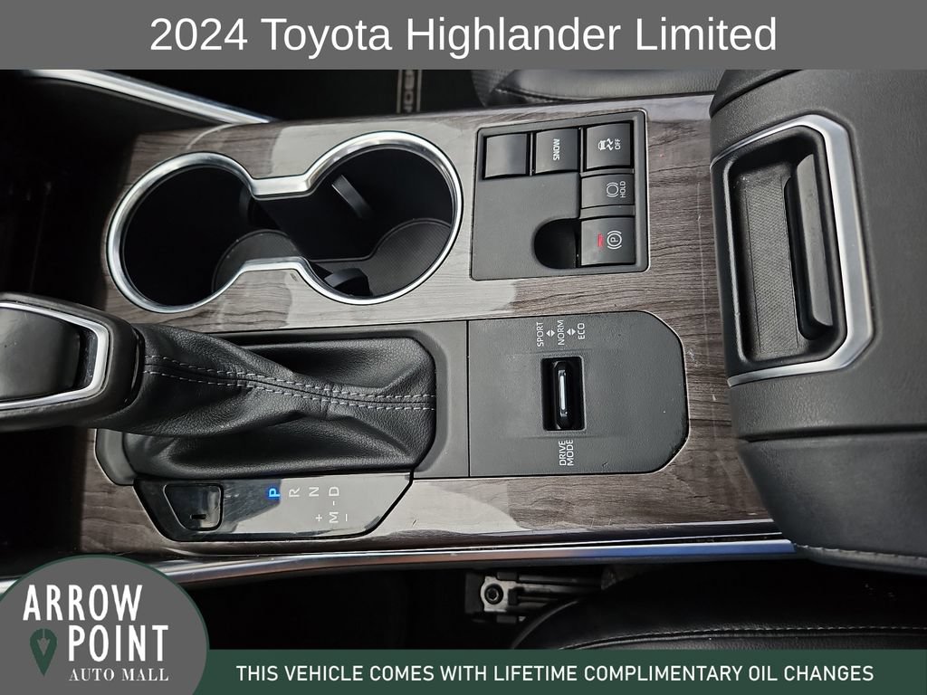 Used 2024 Toyota Highlander Limited FWD image 28