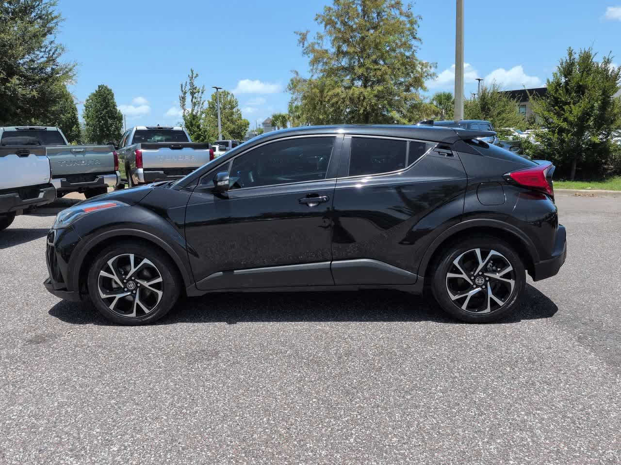 Used 2021 Toyota C-HR XLE FWD image 3