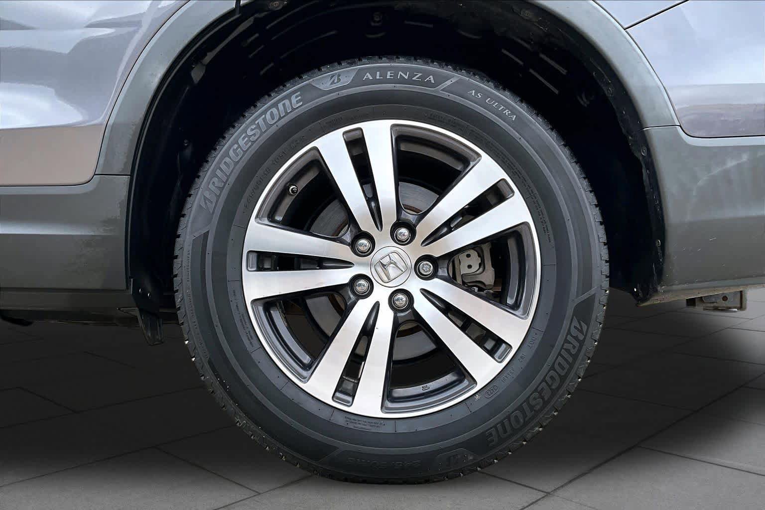 Used 2018 Honda Pilot EX image 9