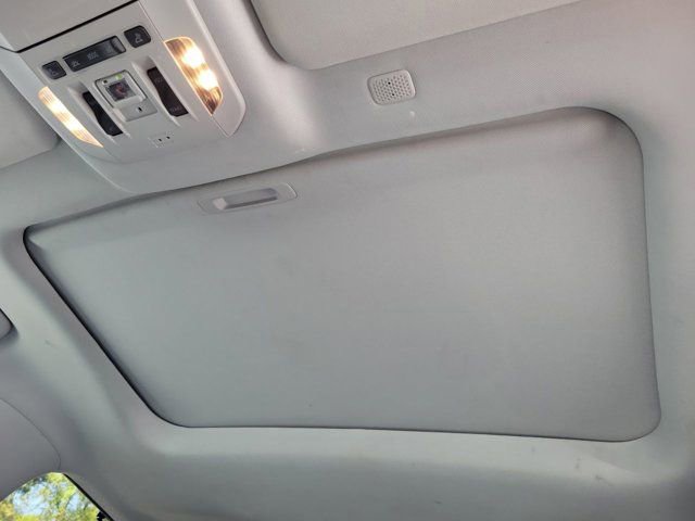 Used 2022 Toyota Highlander XLE image 26