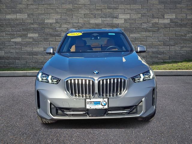 Used 2024 BMW X5 xDrive40i w/ Premium Package image 2