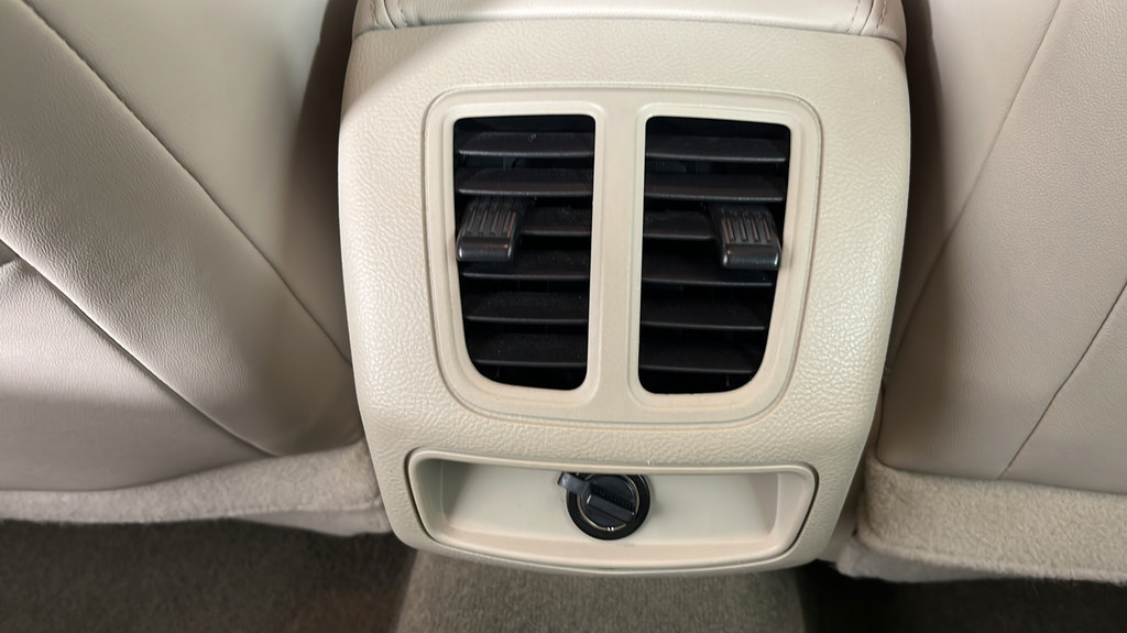 Used 2012 Ford Taurus SEL FWD image 24