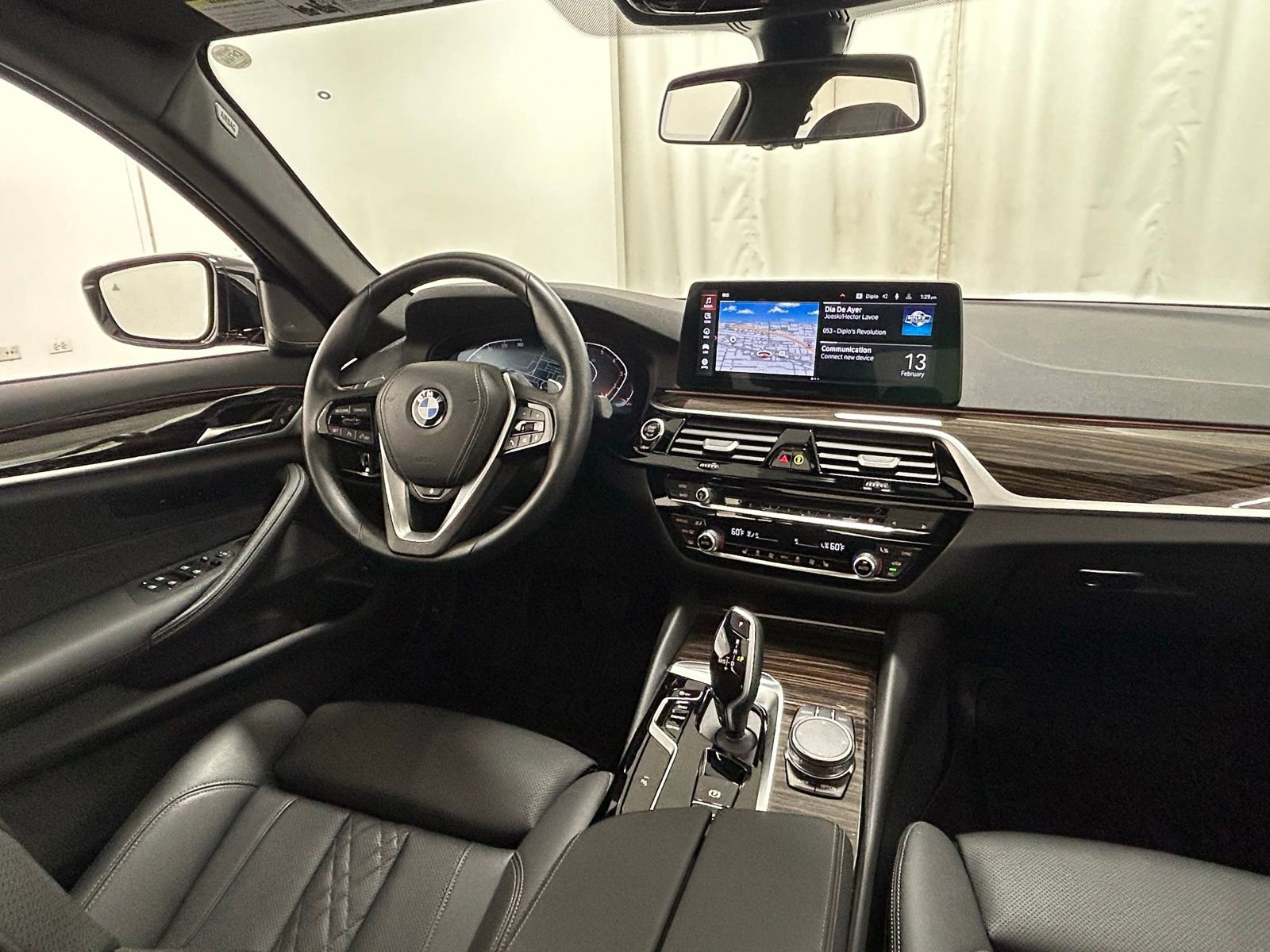 Used 2023 BMW 530i xDrive w/ Premium Package image 10