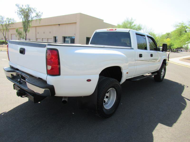 Used 2005 Chevrolet Silverado 3500 LS w/ Heavy-Duty Power Package AWD/4WD image 4