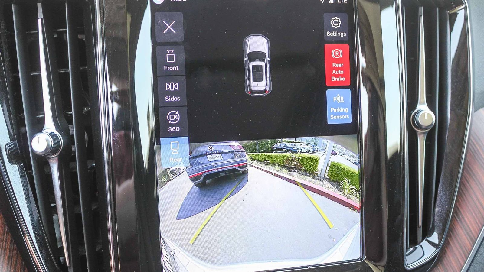 Used 2023 Volvo XC60 B5 Plus w/ Protection Package Premier image 24