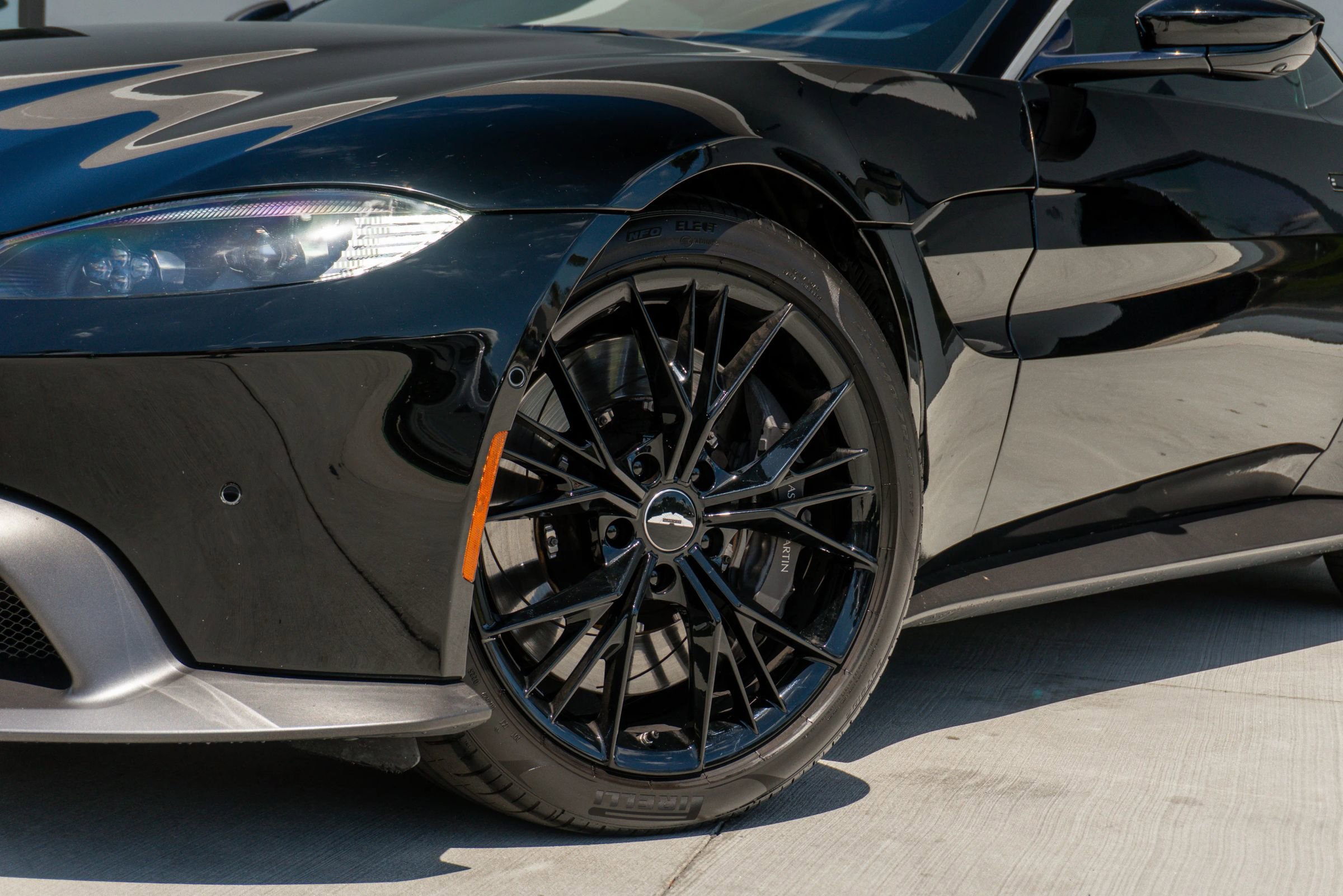 Used 2020 Aston Martin V8 Vantage Coupe image 23