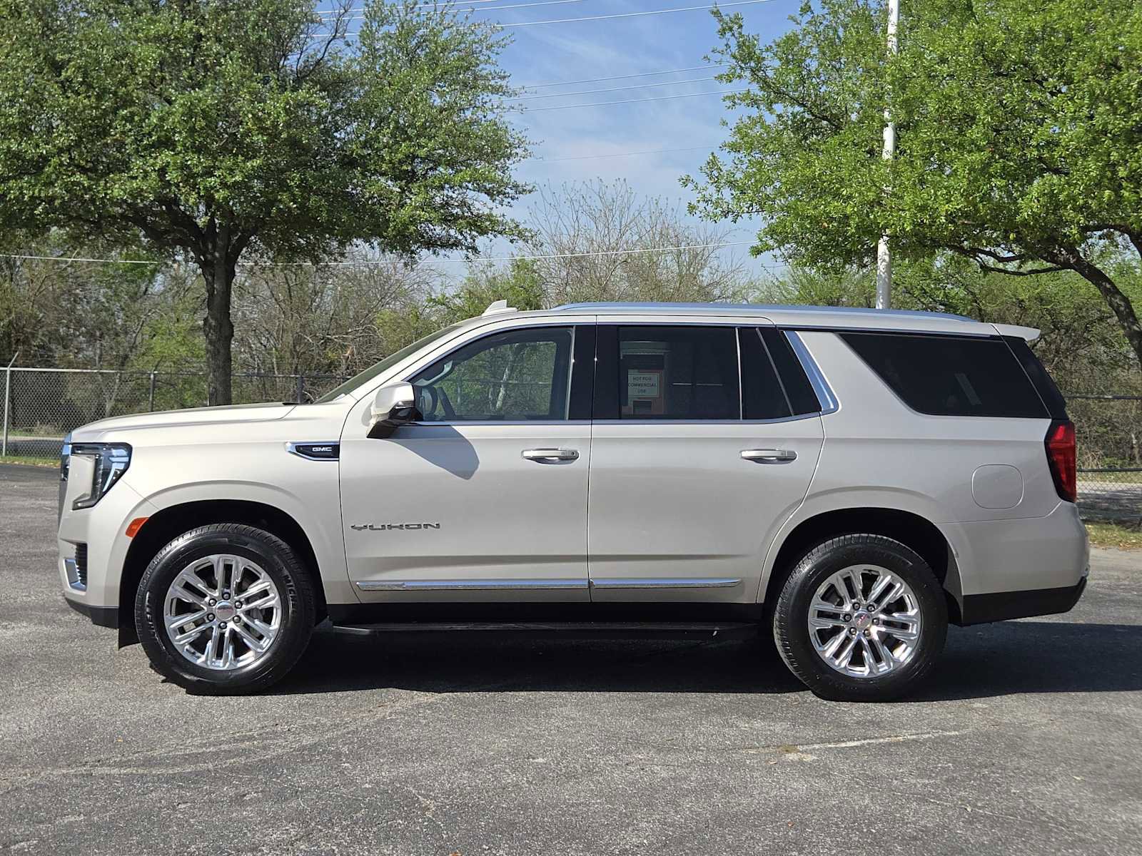 Used 2021 GMC Yukon SLT w/ Rear Media and Nav Package image 5