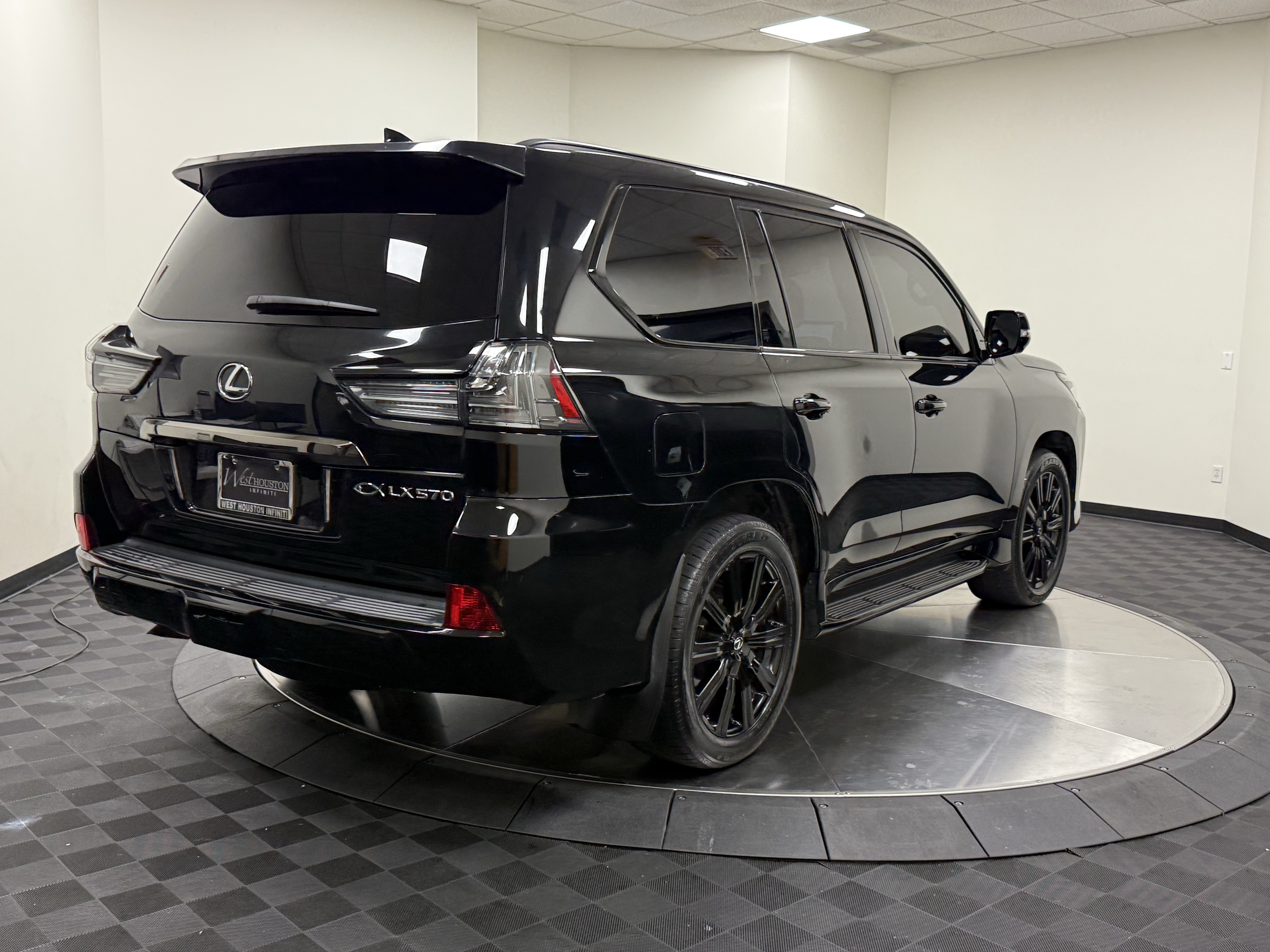 Used 2019 Lexus LX 570 4WD w/ Inspiration Series image 7
