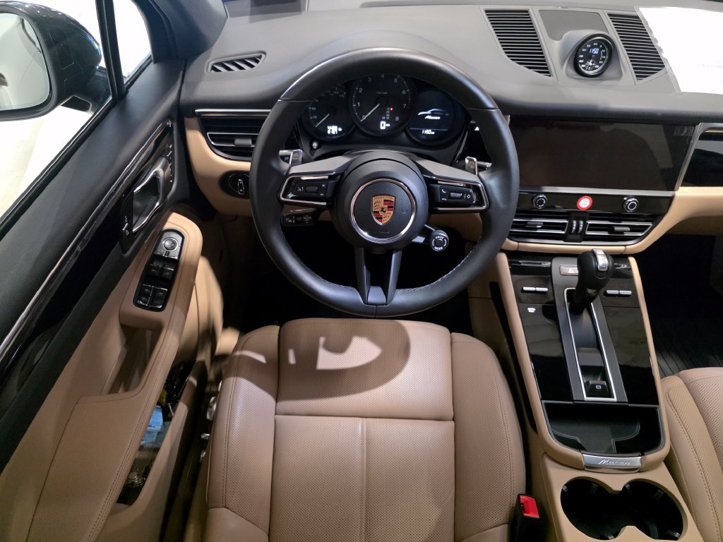 Certified 2026 Porsche Macan AWD/4WD image 21