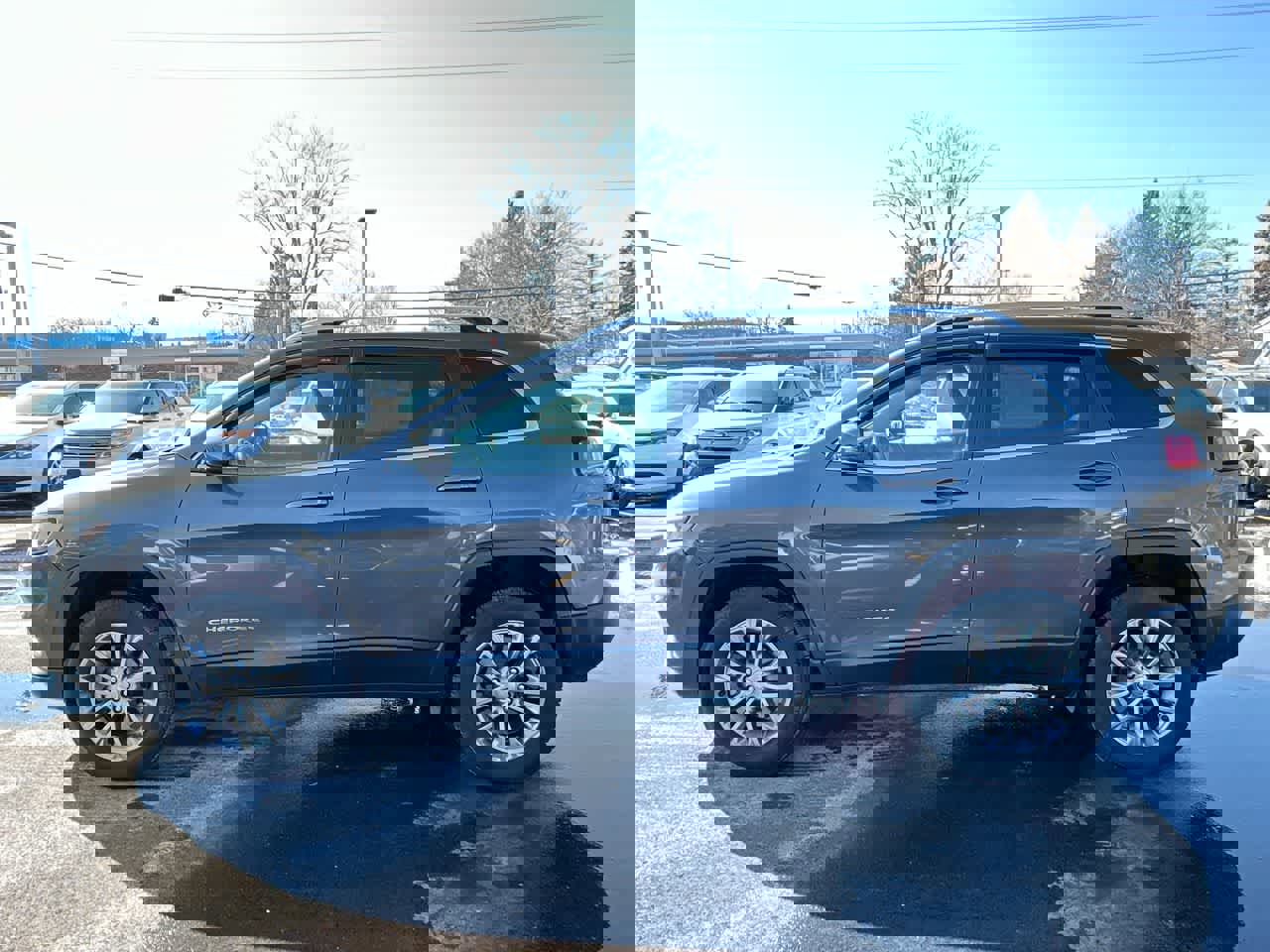 Used 2019 Jeep Cherokee Latitude Plus w/ Cold Weather Group image 10