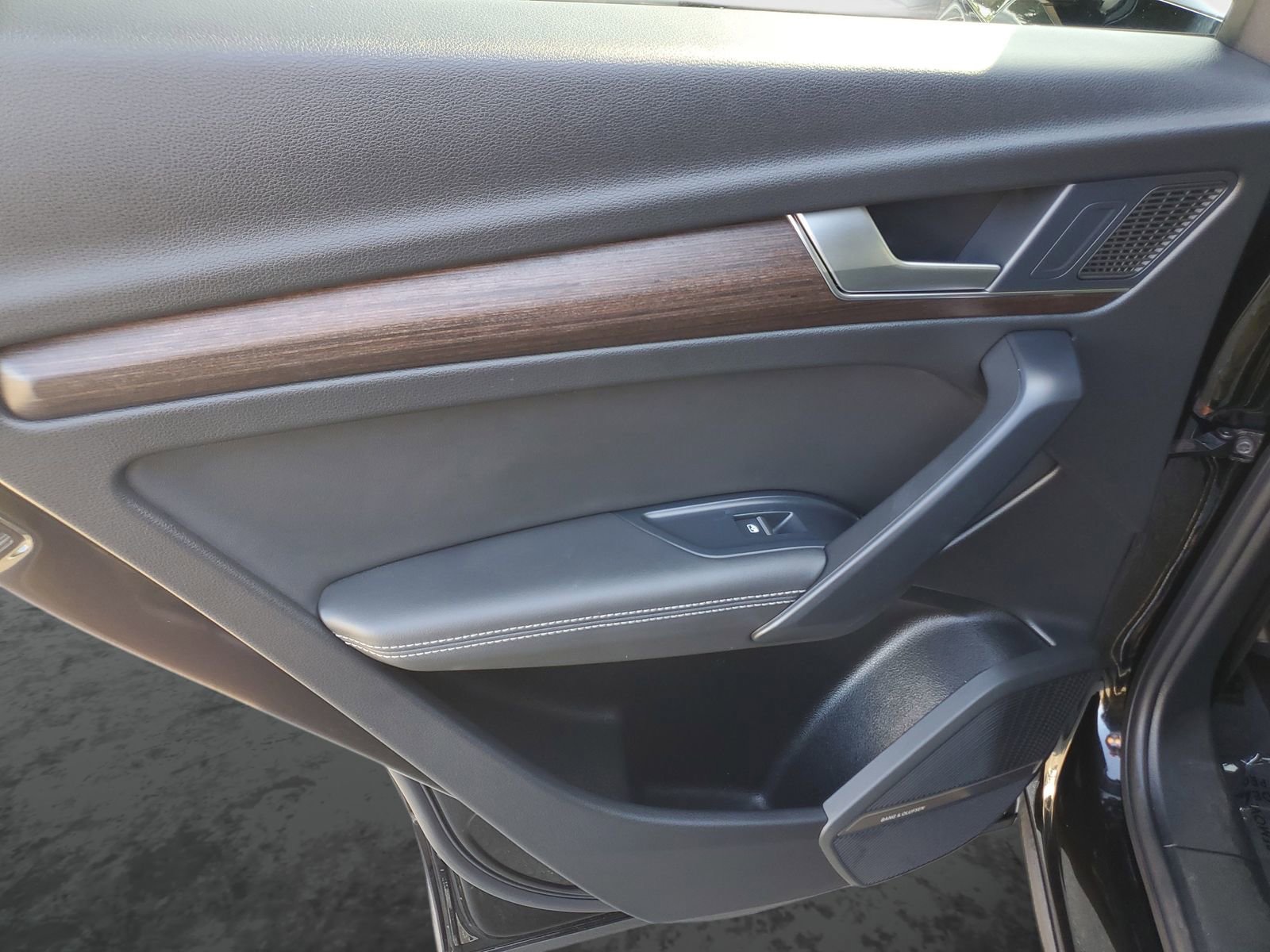 Used 2024 Audi Q5 e Premium Plus w/ Premium Plus Package image 16