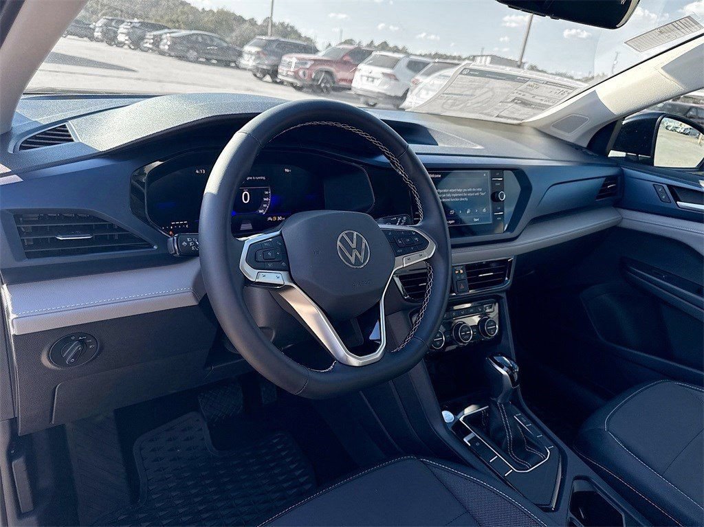 Used 2024 Volkswagen Taos SE FWD image 9