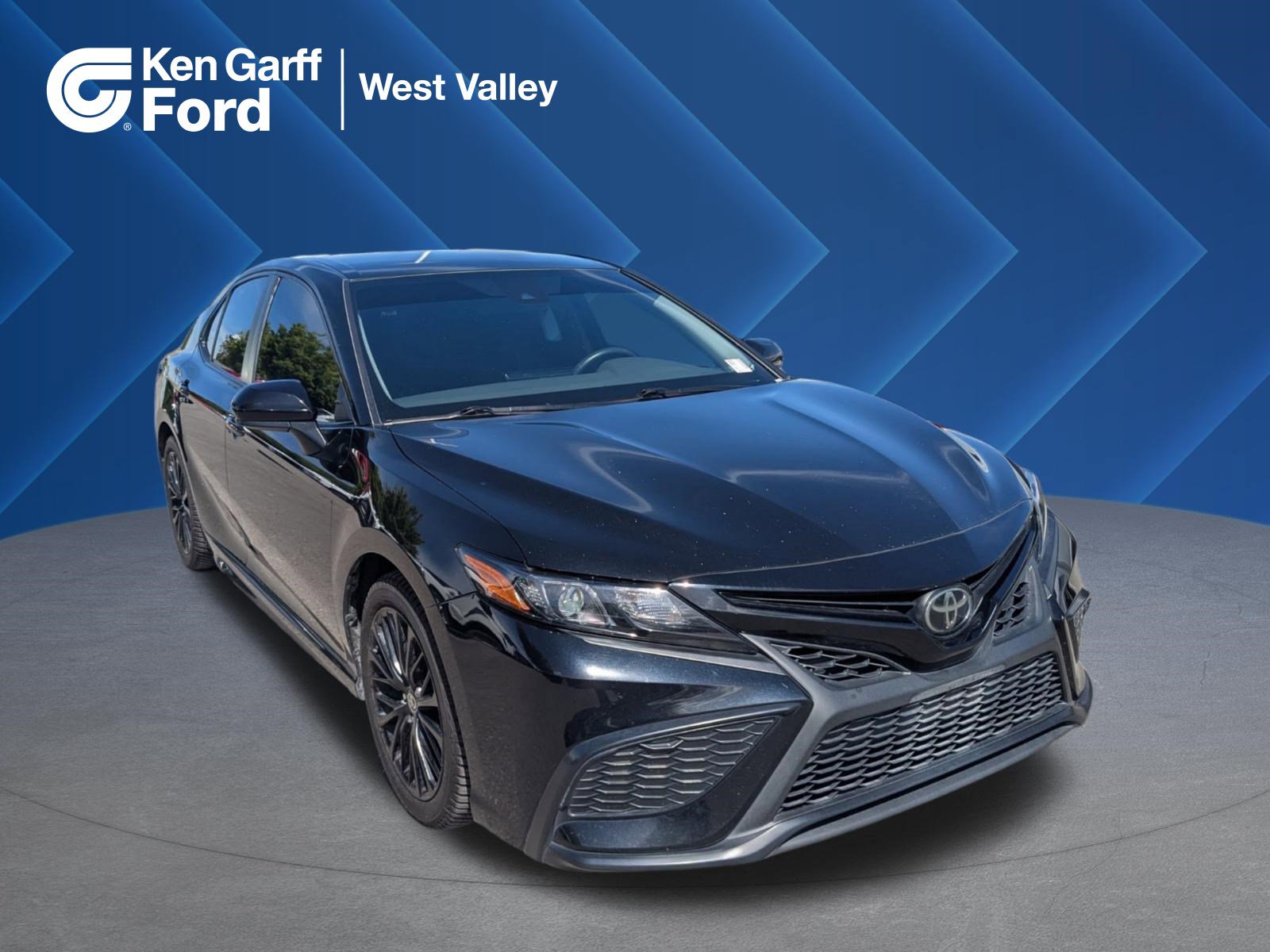 Used 2021 Toyota Camry SE image 1