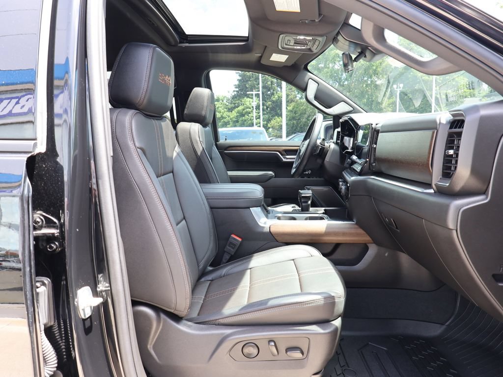 Used 2025 Chevrolet Silverado 1500 High Country w/ Midnight Edition AWD/4WD image 44