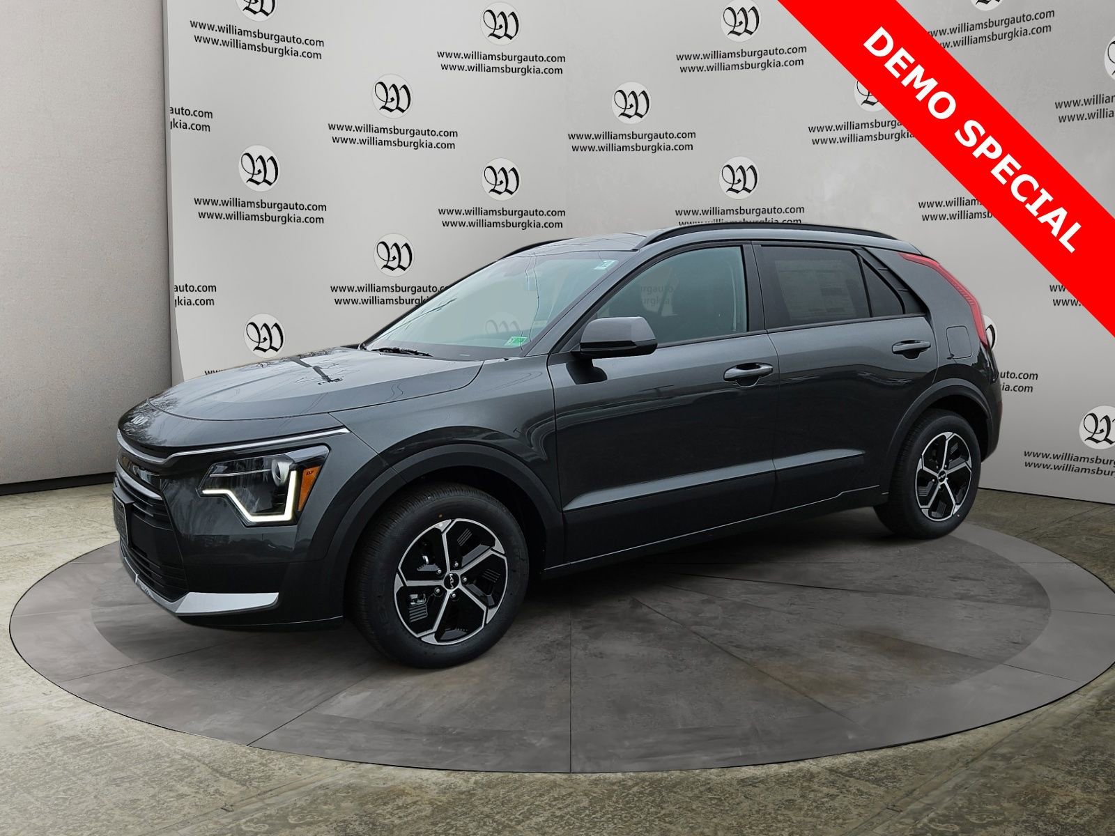 Used 2025 Kia Niro LX image 1