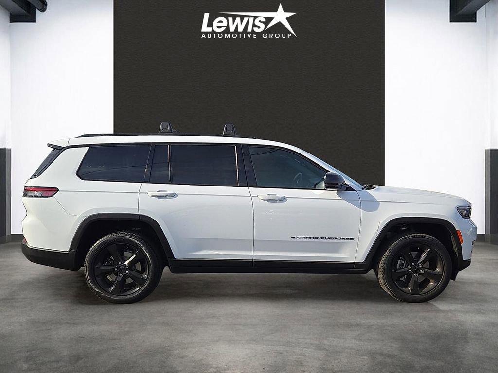 Used 2025 Jeep Grand Cherokee L Limited w/ Black Appearance Package image 5