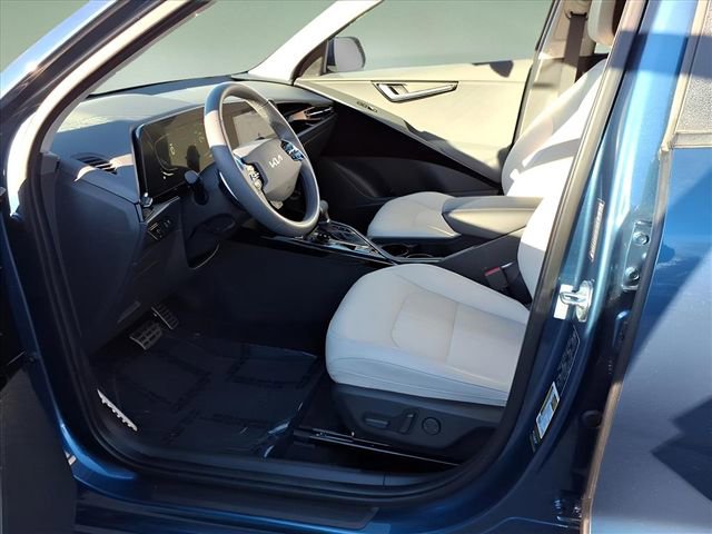 Used 2024 Kia Niro EX Touring image 11