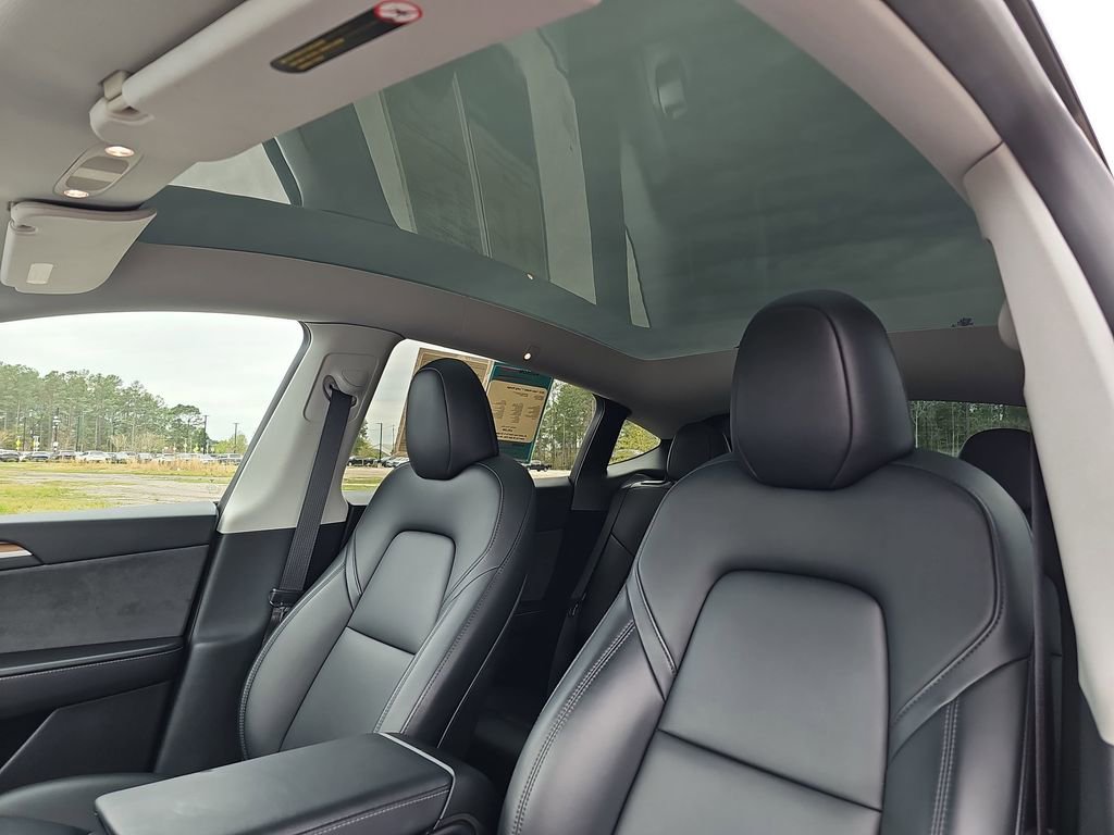 Used 2023 Tesla Model Y Long Range image 34