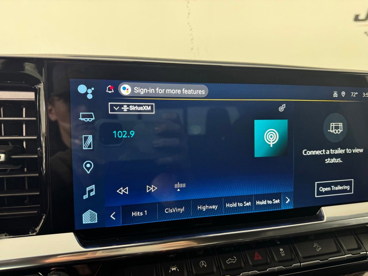 Used 2025 Chevrolet Silverado 1500 LT Trail Boss w/ Convenience Package II image 12