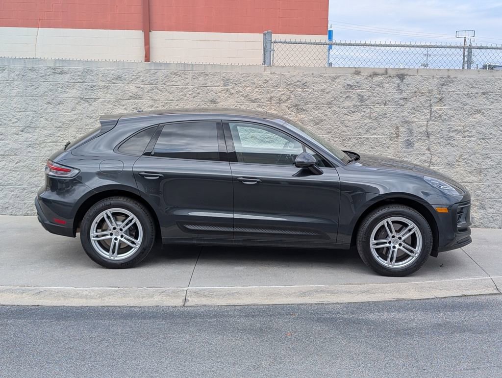 Certified 2022 Porsche Macan AWD/4WD image 8