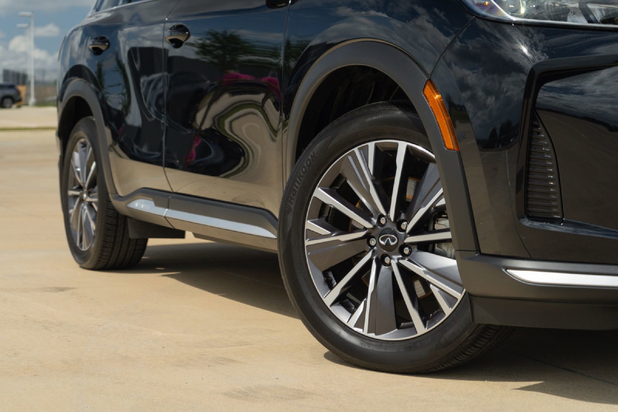 Certified 2026 INFINITI QX60 Luxe w/ Cargo Package image 3