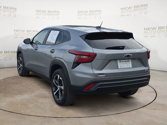 Used 2025 Chevrolet Trax RS w/ Sunroof Package image 3