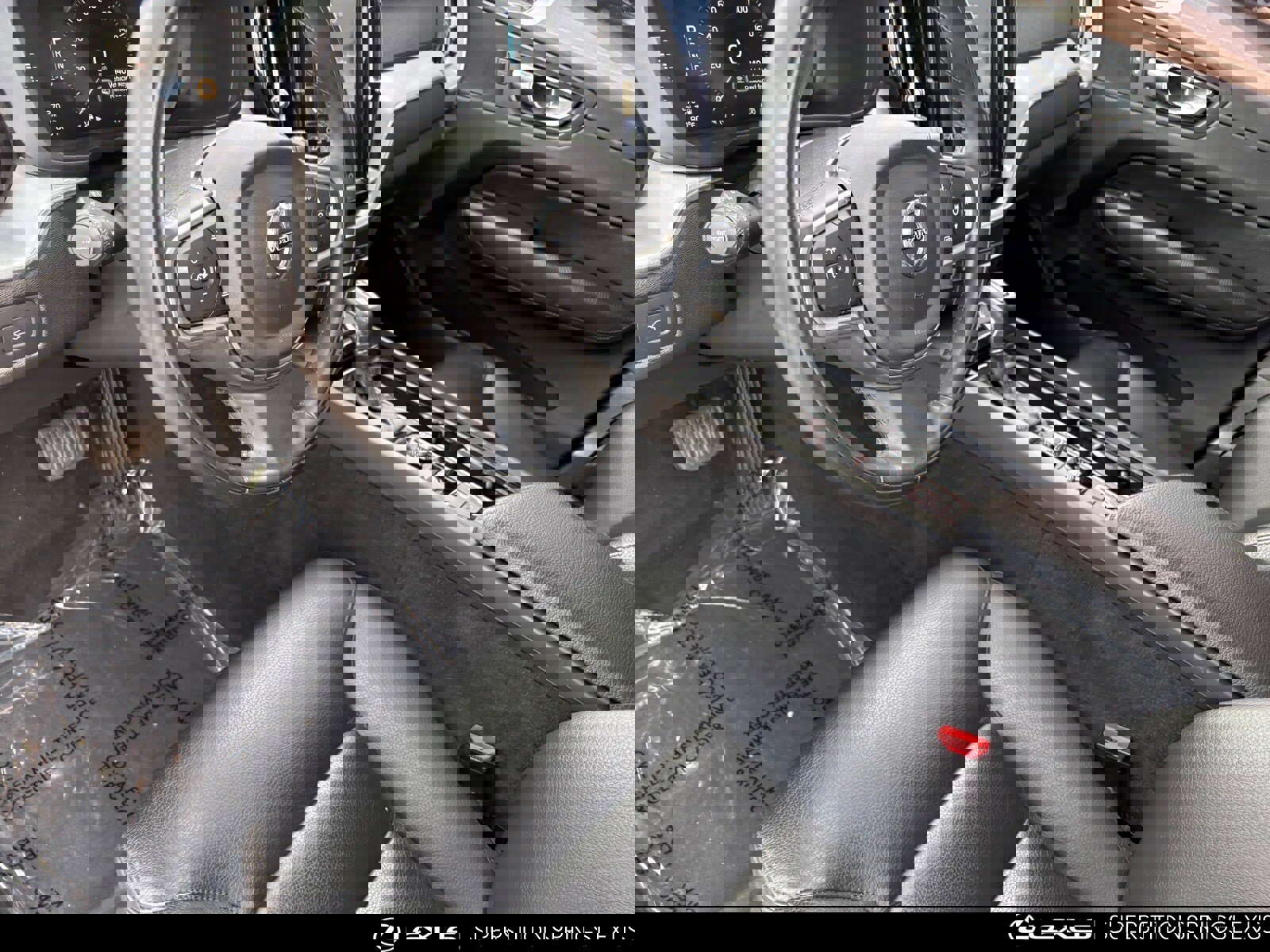 Used 2018 Volvo XC60 T5 Momentum w/ Convenience Package image 13