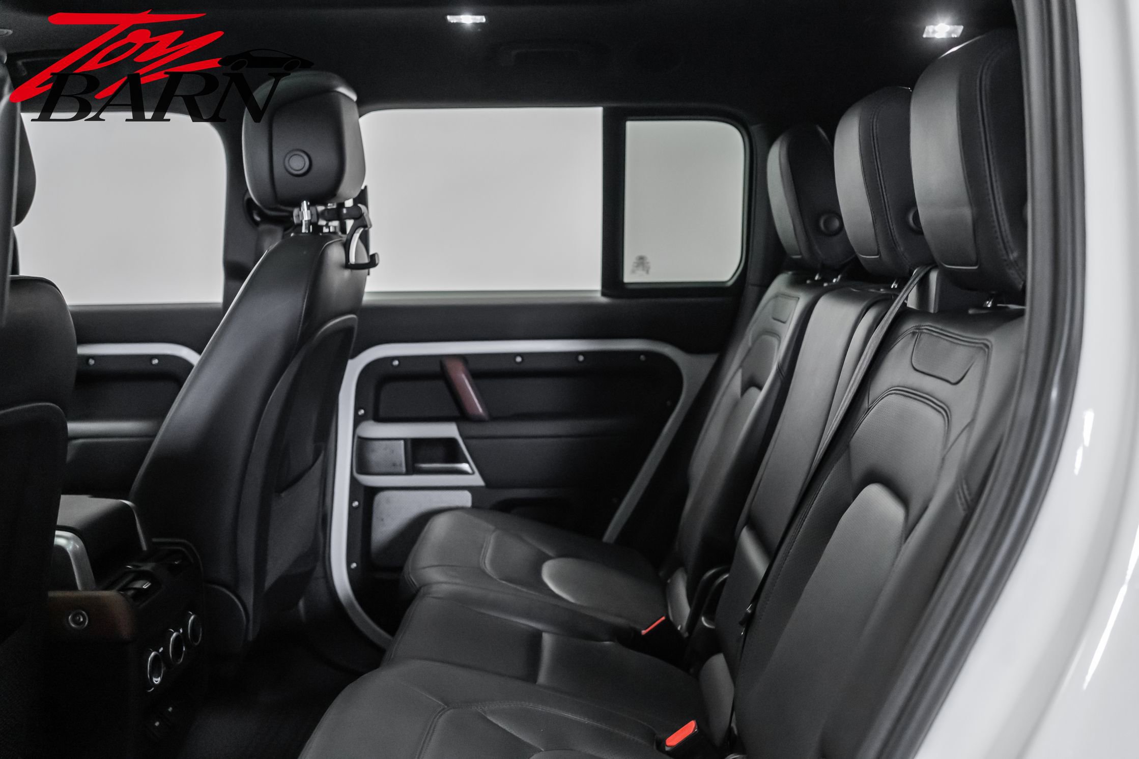 Used 2023 Land Rover Defender 130 SE image 43