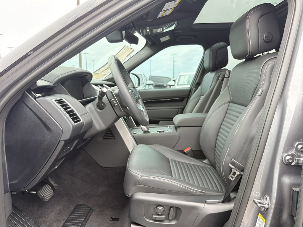 Used 2025 Land Rover Discovery S AWD/4WD image 3