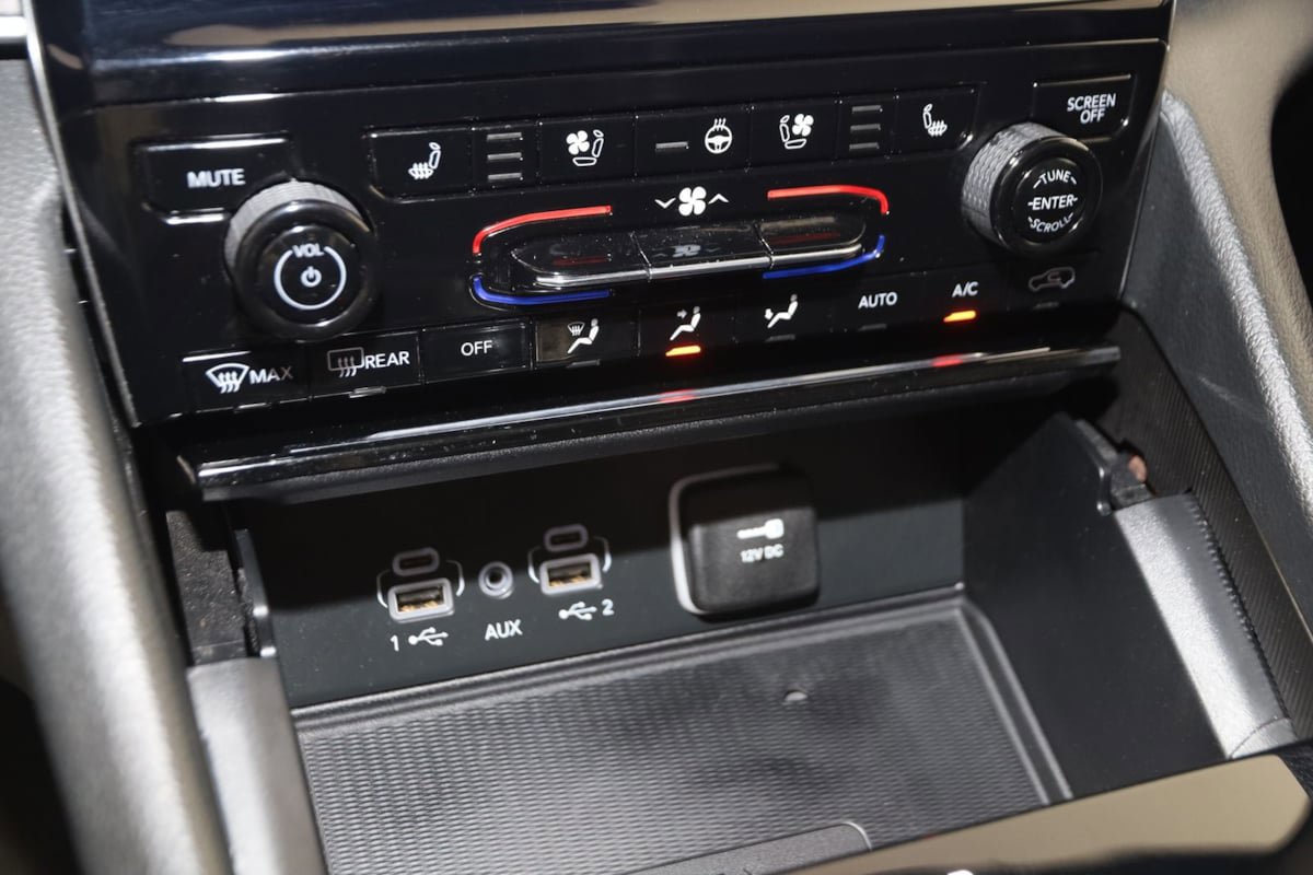 Used 2024 Jeep Grand Cherokee Limited w/ Luxury Tech Group II image 29