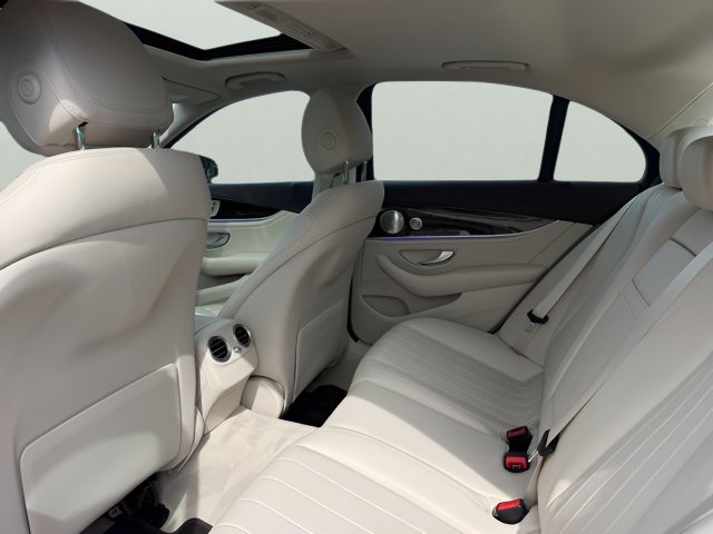 Used 2019 Mercedes-Benz E 300 4MATIC image 11