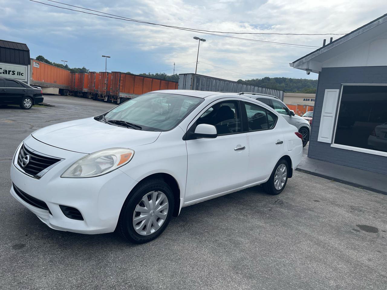 Used 2012 Nissan Versa SV FWD image 3