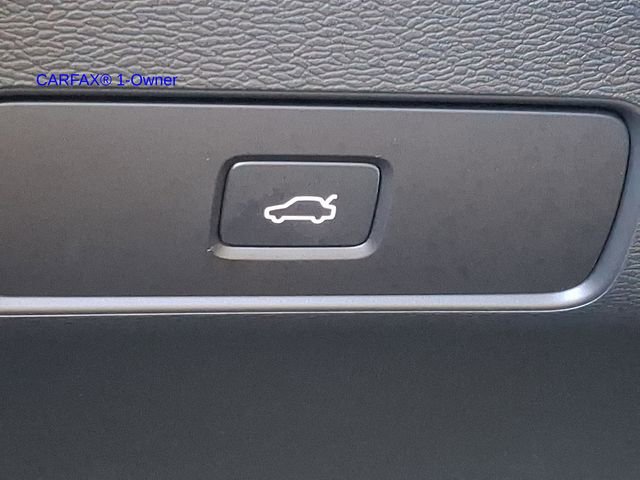 Certified 2023 Volvo XC40 B5 Plus w/ Protection Package Premier image 28