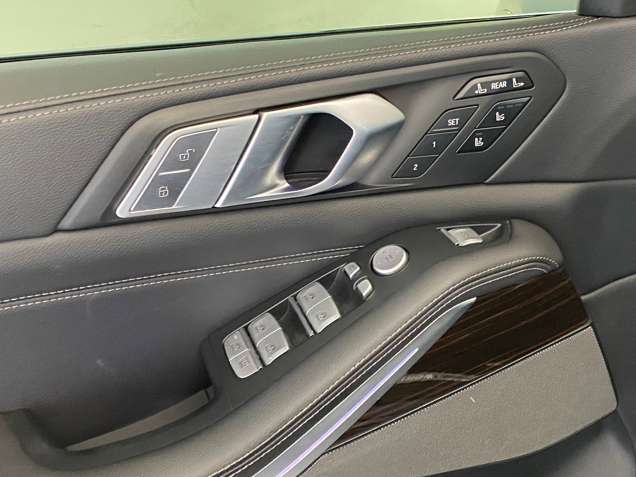 Used 2020 BMW X7 M50i w/ Executive Package image 23