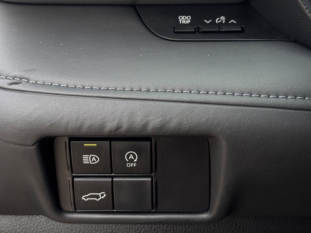 Used 2024 Toyota Highlander LE AWD/4WD image 23