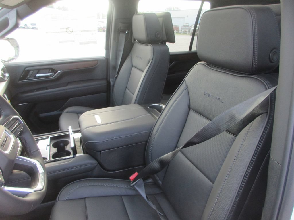 New 2026 GMC Yukon Denali w/ Denali Reserve Package AWD/4WD image 11
