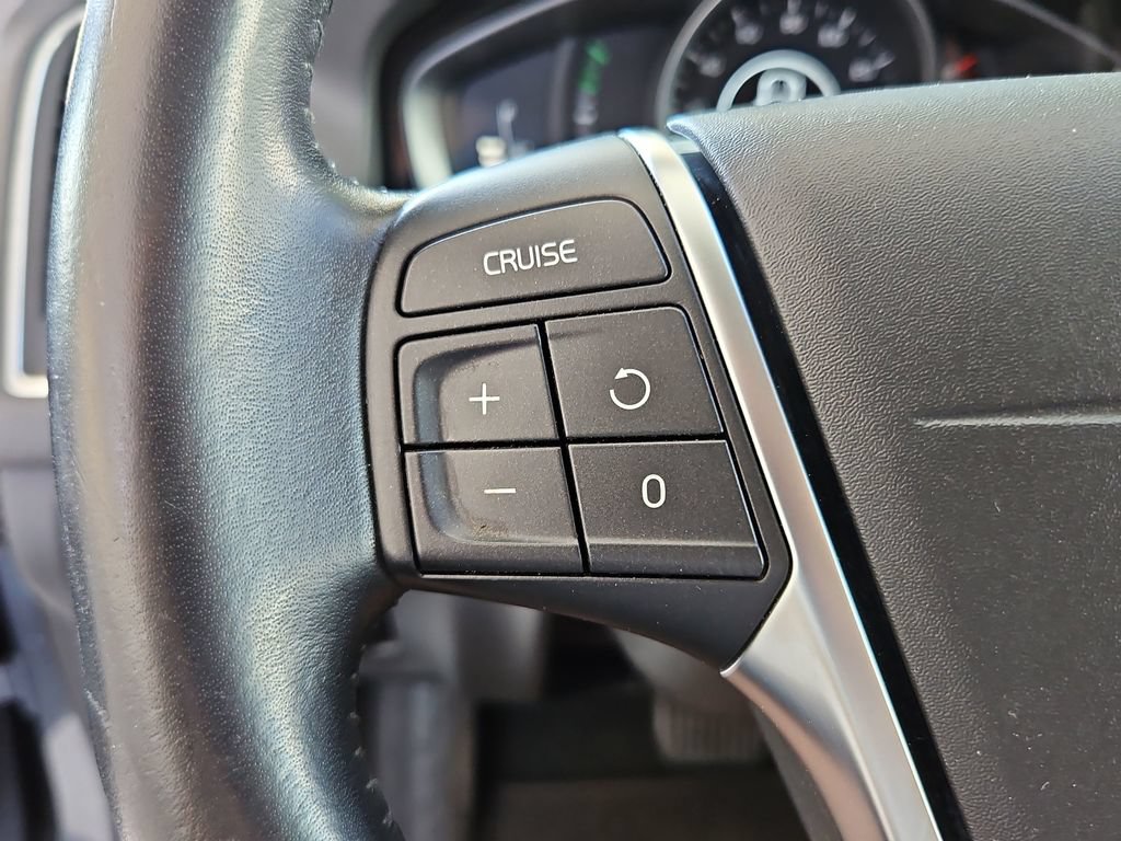 Used 2017 Volvo XC60 T5 Dynamic FWD image 11