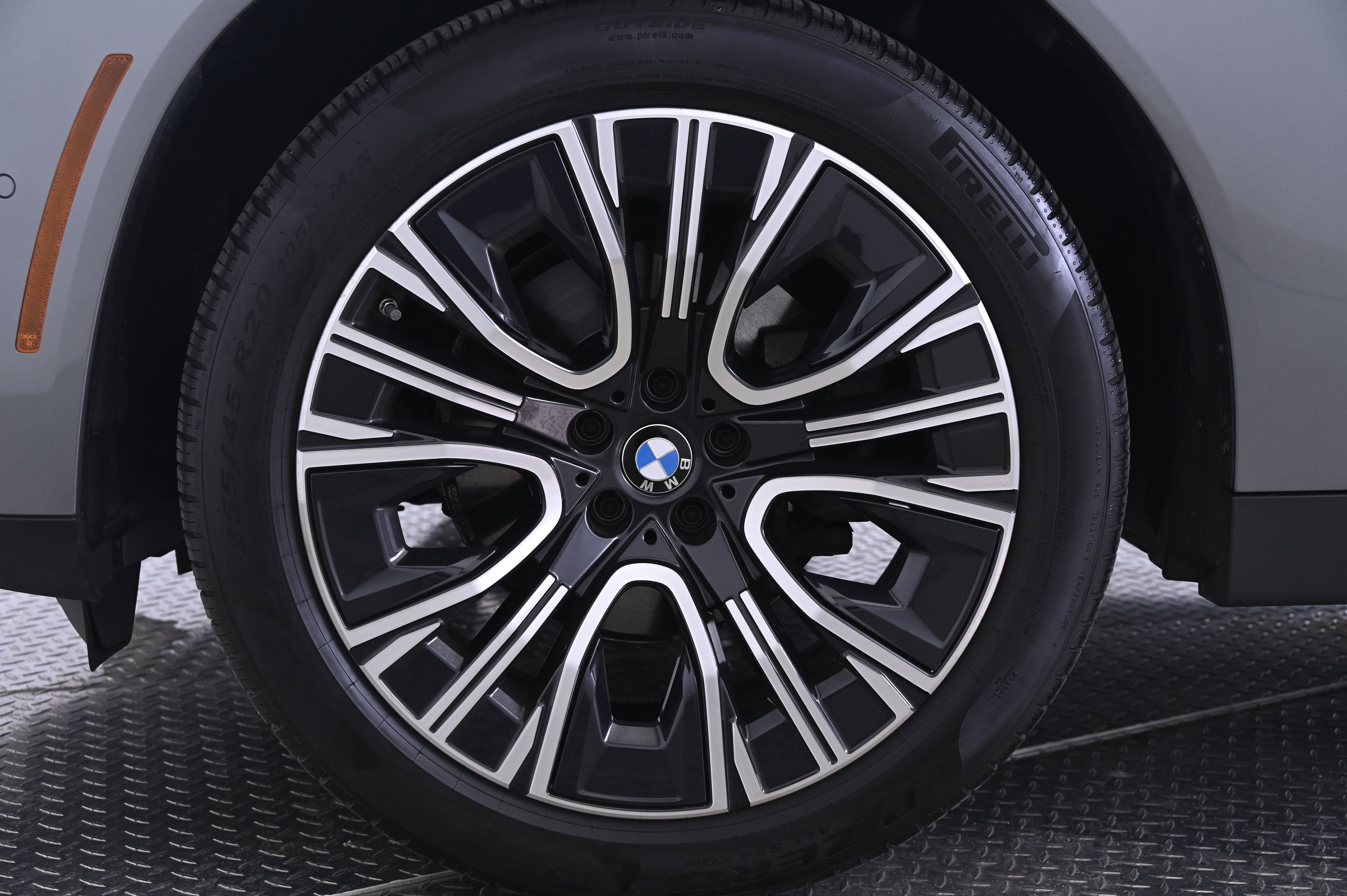 Used 2025 BMW X3 xDrive30i w/ Convenience Package image 11