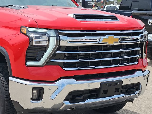 Used 2024 Chevrolet Silverado 2500 LTZ w/ LTZ Convenience Package AWD/4WD image 7