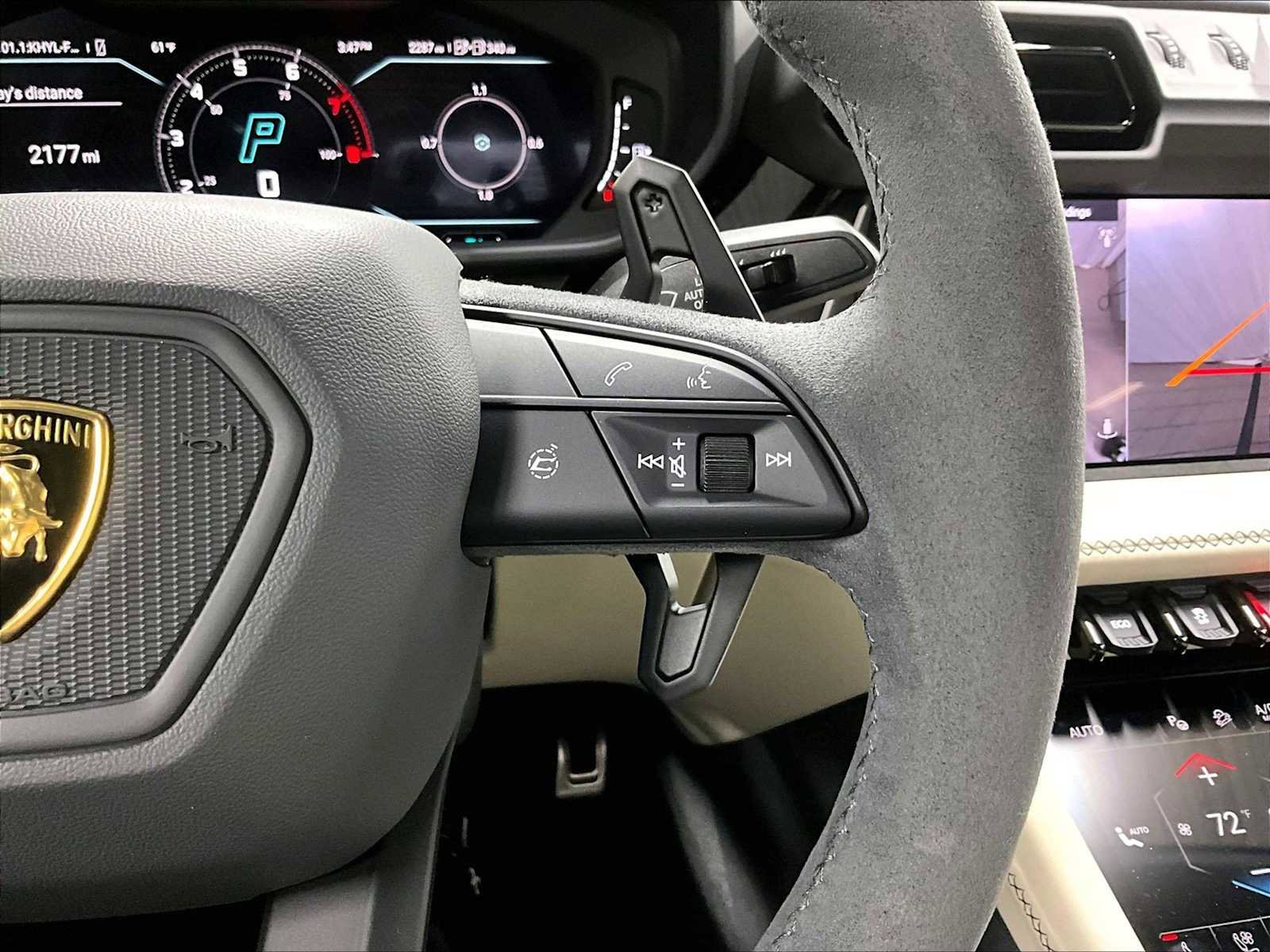 Used 2025 Lamborghini Urus SE image 23