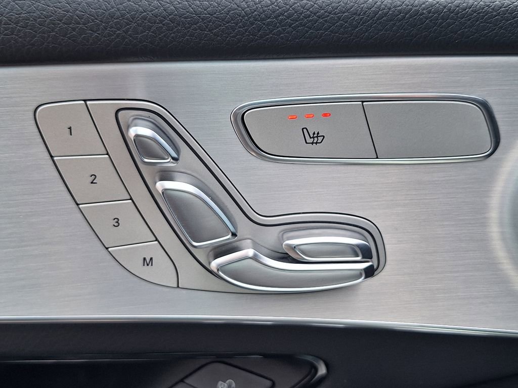 Used 2019 Mercedes-Benz GLC 300 4MATIC w/ Premium Package image 9