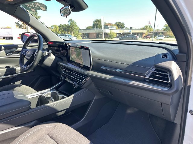 Certified 2025 Chevrolet Traverse LT FWD image 27