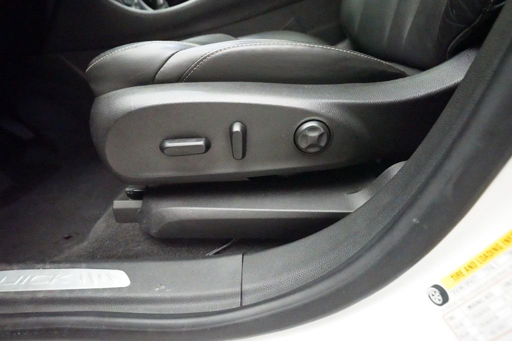 Used 2017 Buick Envision Essence FWD image 29