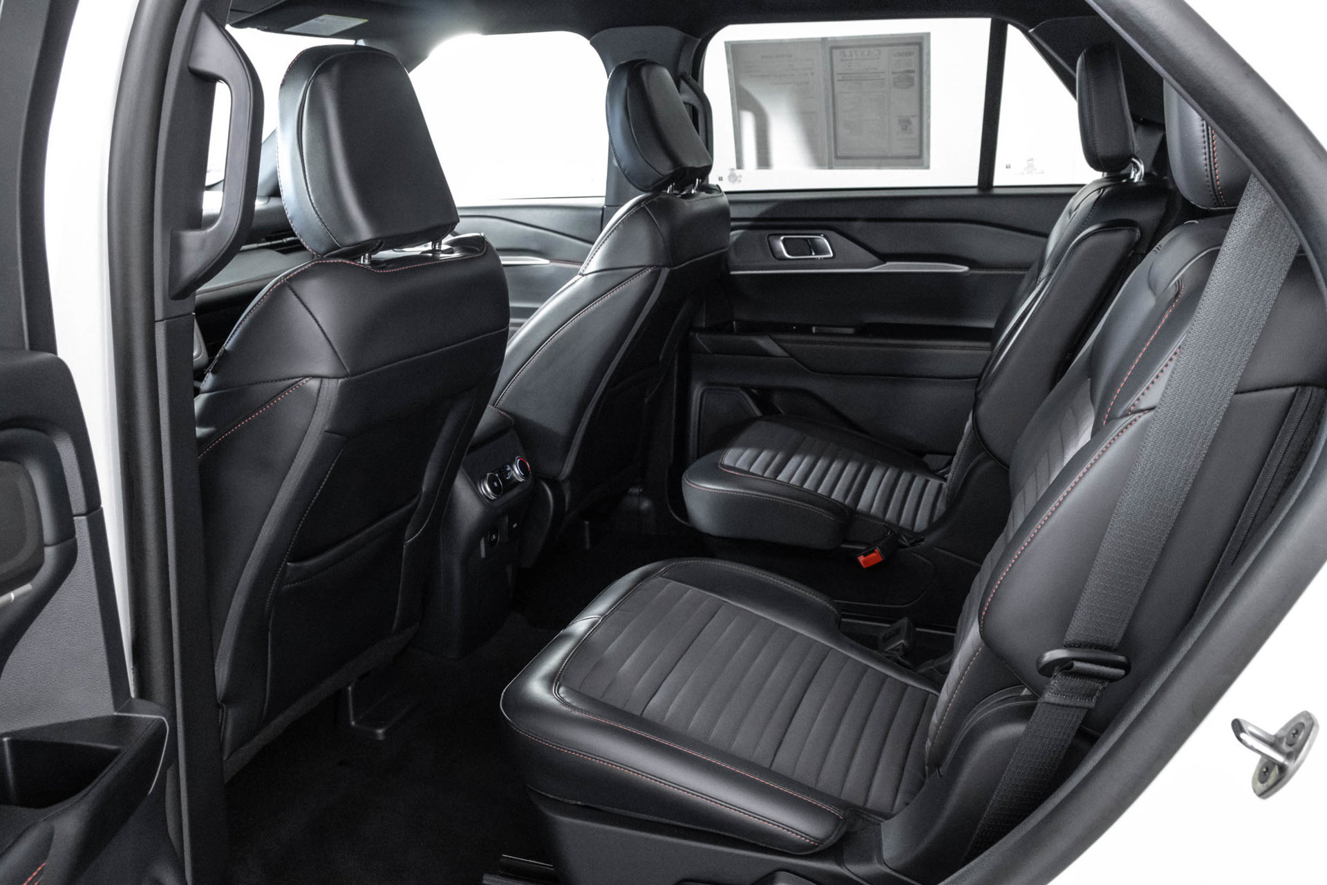Used 2025 Ford Explorer ST-Line AWD/4WD image 36