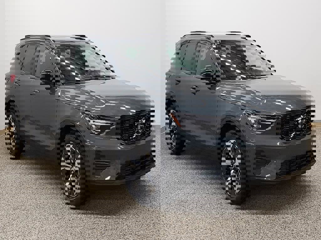 New 2026 Volvo XC40 B5 Core w/ Protection Package Premier