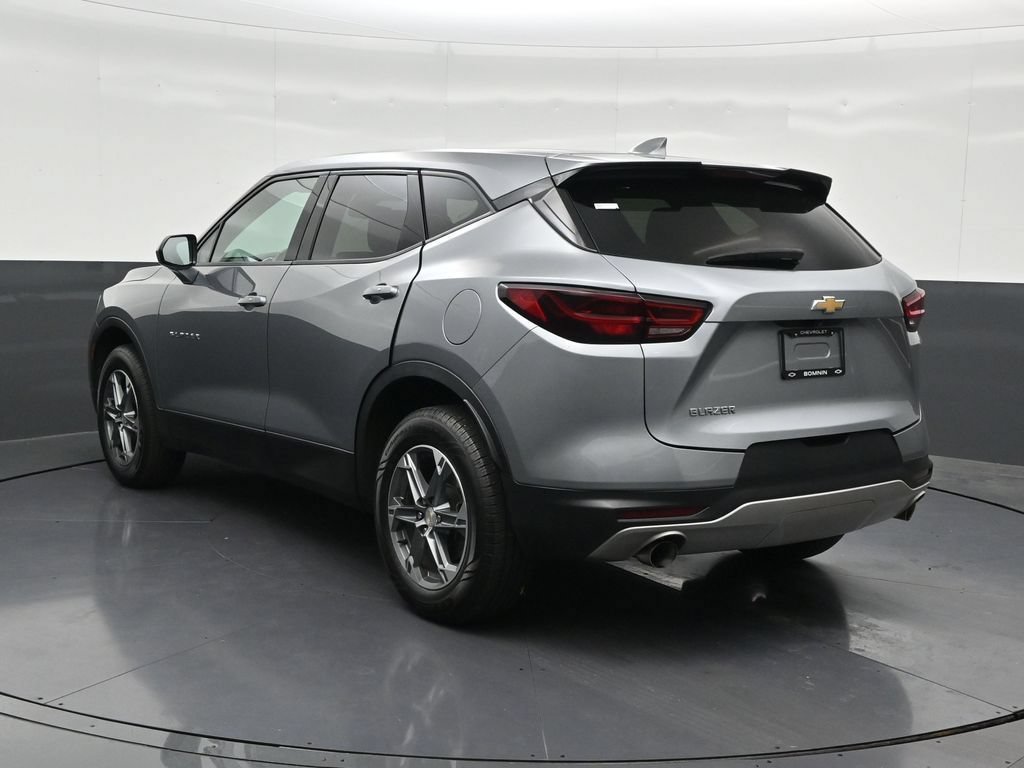 Used 2024 Chevrolet Blazer LT FWD image 3