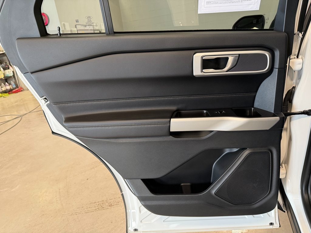 Used 2022 Ford Explorer XLT image 36